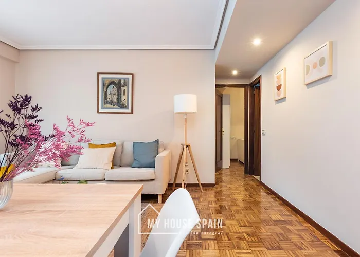 Myhousespain - Amplio Y Centrico Piso En Oviedo